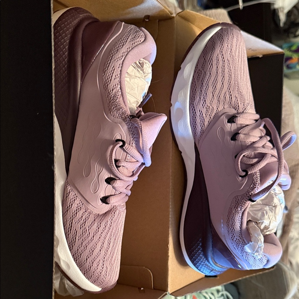 Women's Purple UA vantage Athletic Shoes